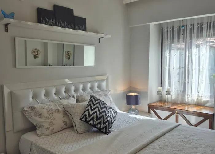 Havuzlu Bahçeli Müstakil Villa