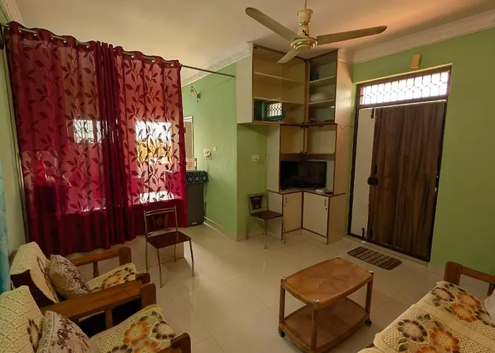 Cozy Green Terrace Studio Pad, 10 Mins Manyata Tech Park