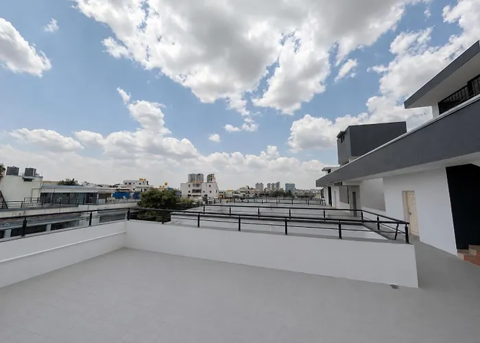 Cozy Green Terrace Studio Pad, 10 Mins Manyata Tech Park