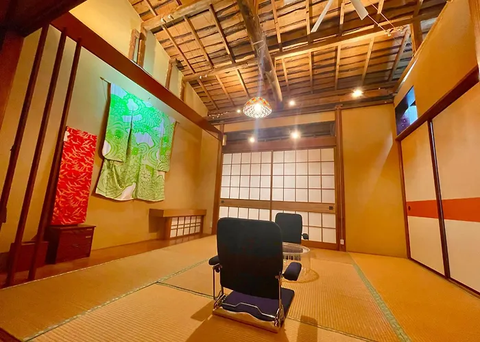 泊まれる廃墟 ぐんじょう