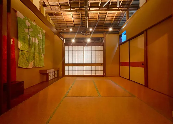 泊まれる廃墟 ぐんじょう