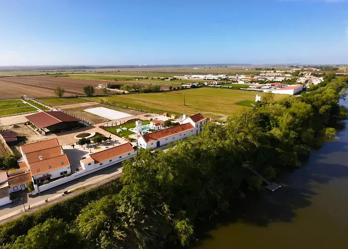 Marchanta Riverside Hotel