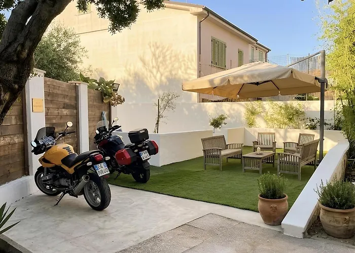 Hotel Domo La Jacaranda SantʼAntìoco