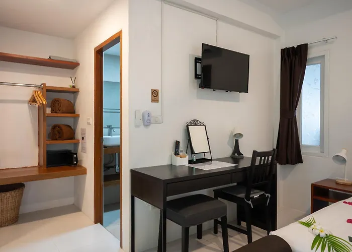 The Cosy Maenam Beach Resort