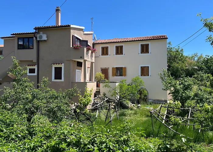 Apartments Vodaric Loznati