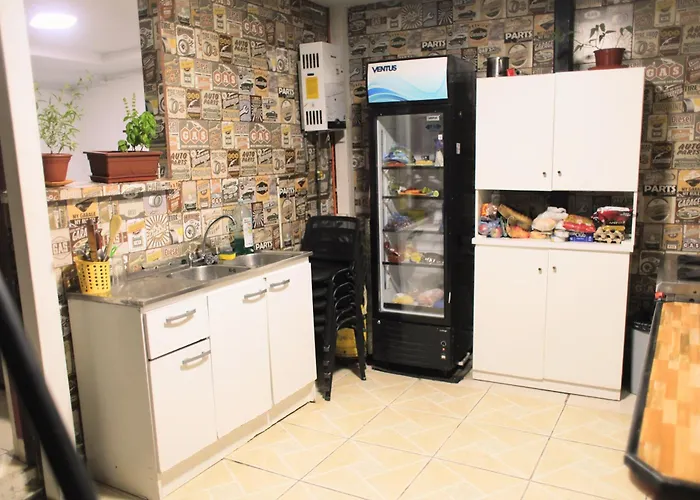 Backpackers House - Near The Airport