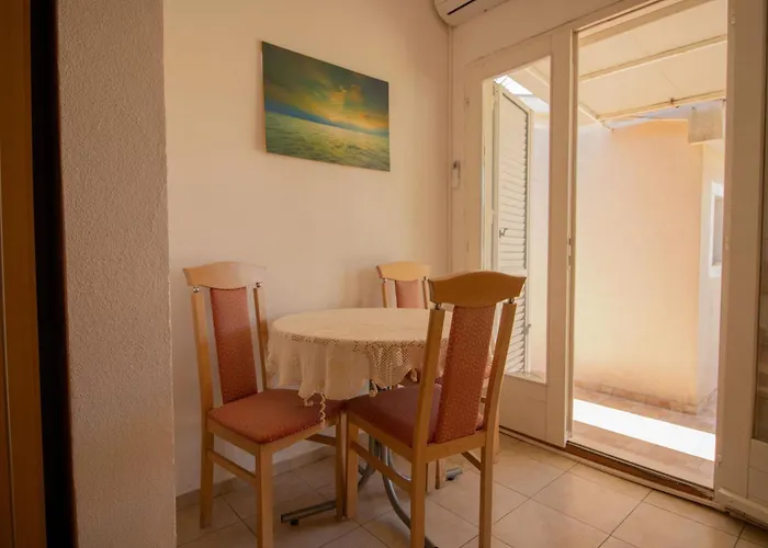 Apartments Petar Maksan