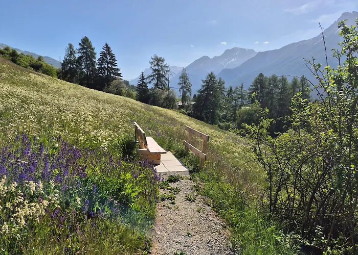 Chasa Aquileia Scuol - Bergblick, Komfort, 6 Pers, zentral, Terrasse, Gratis Parken, Wlan