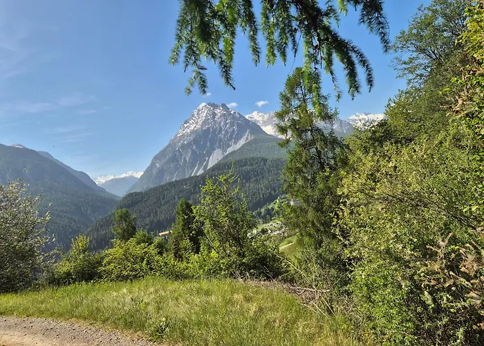 Chasa Aquileia Scuol - Bergblick, Komfort, 6 Pers, zentral, Terrasse, Gratis Parken, Wlan
