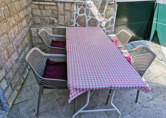 Apartment Alena With Terrace And Garden Center Jelsa