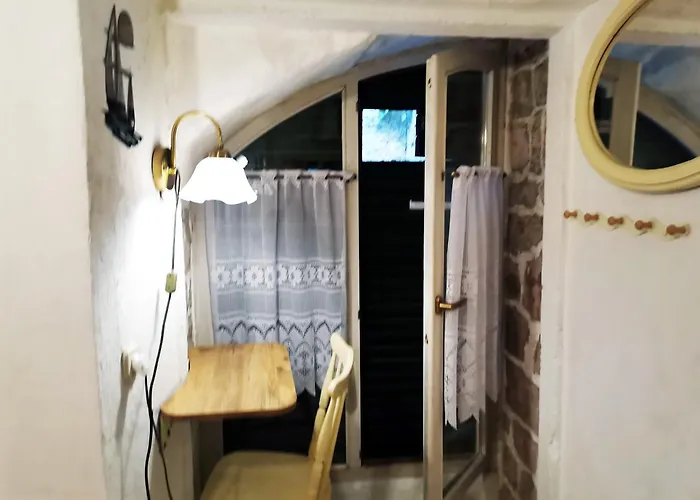 Apartment Alena With Terrace And Garden Center Jelsa
