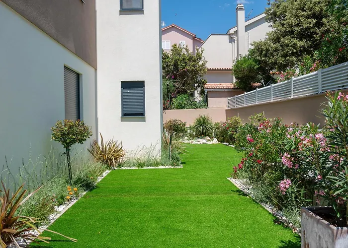 Apartments Mandre