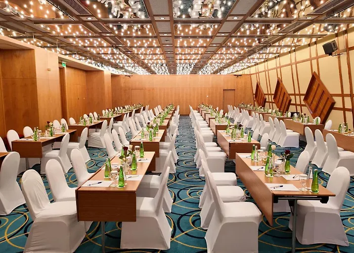Oryx Grand Hotel Jebel Hafeet