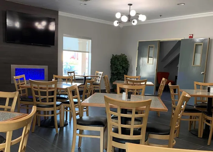 Howard Johnson By Wyndham Oklahoma City Okc Airport, Near Fairgrounds, I40- Free Full Hot Breakfast