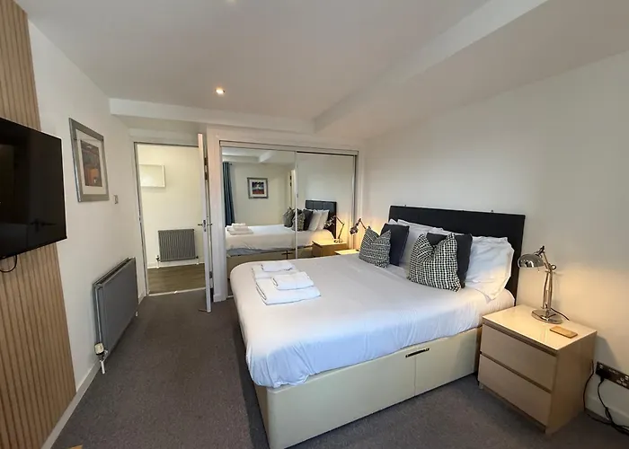 Principal Apartments - Clyde Waterfront Apartments