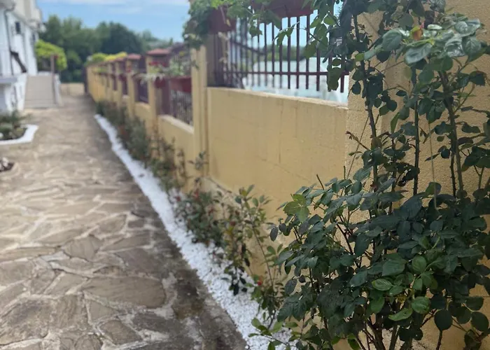 Семеен Хотел Сами