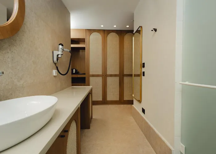 Infinity Hotel & More
