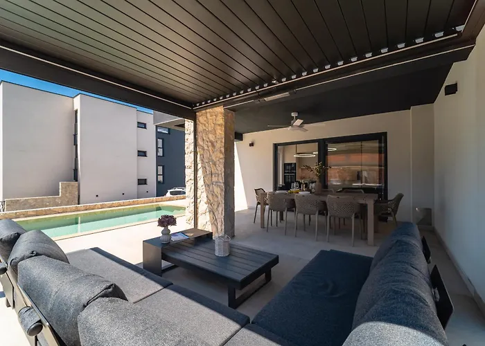 Lili Rose Mandre - Sea View & Beach 70M, Family Apartments