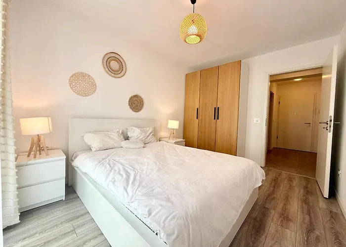 Kasper Coresi Mall - Rise Private Apartments & Suites