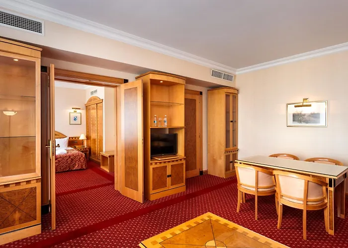 Natsionalny Hotel