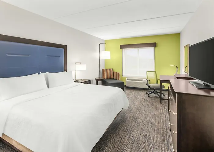 Holiday Inn Express & Suites Wilmington-Newark By Ihg