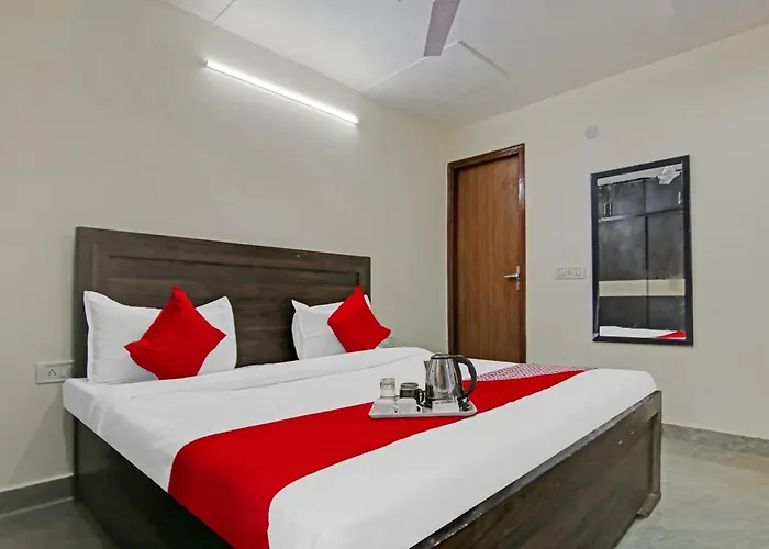 Hotel O King Stay Near Tdi Mall