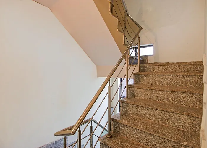 Hotel O King Stay Near Tdi Mall
