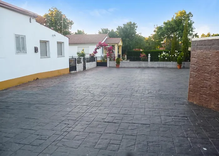 Charming Villa with Private Pool in La Calzada de Béjar