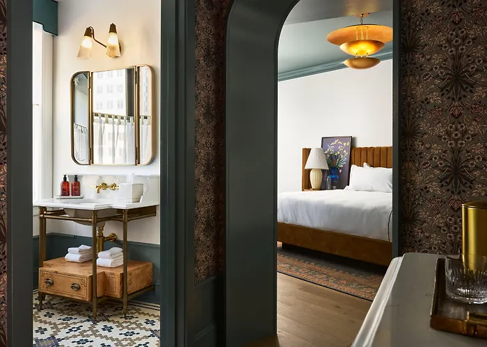 Fidelity Hotel