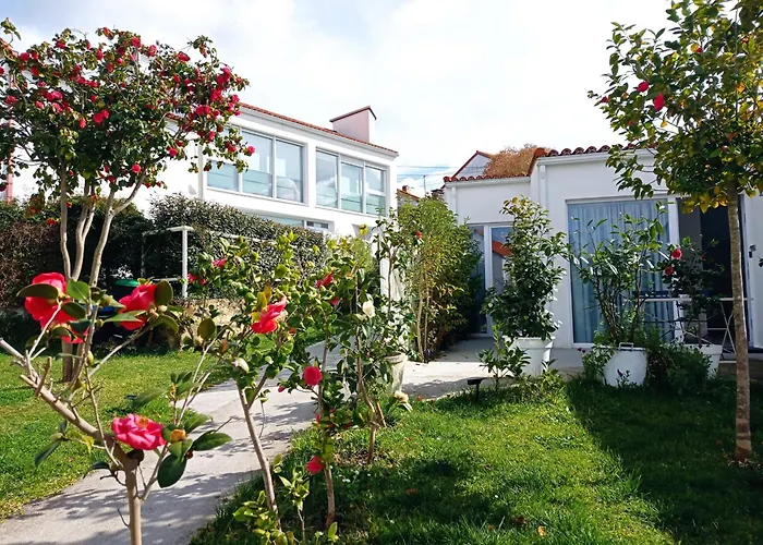 LAR JARDÍN - Casas con jardín y parking privado