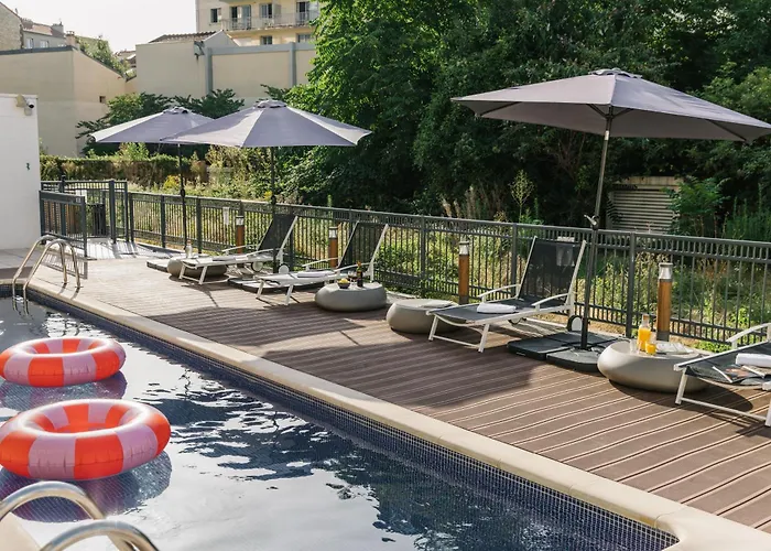 The Social Hub Paris La Defense Extended Stay