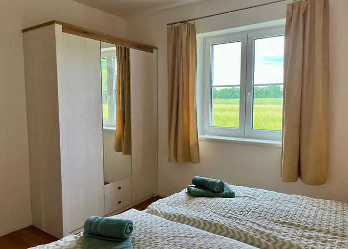 Apartmany Hlucha Basta S Vnitrnim Bazenem