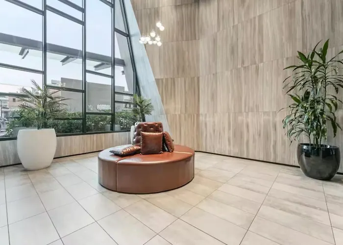 Luxurious City Escape With Pool, Gym & Sauna