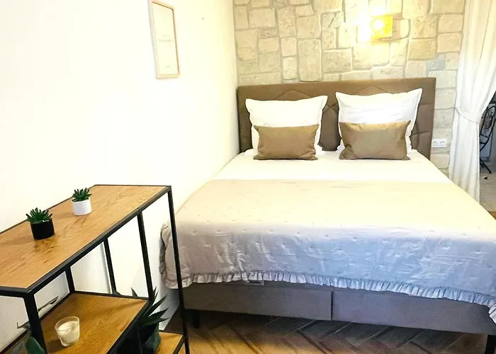 Stonehouse-Pag