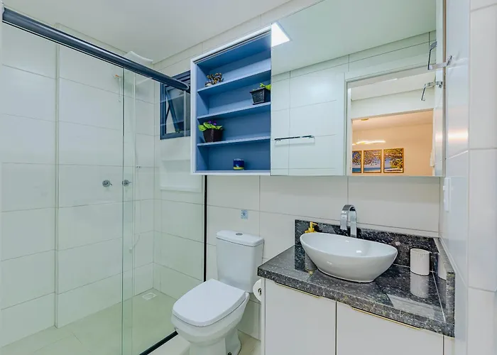 Apto a VISTA MAR 150m PRAIA Cozinha completa CHURRASQUEIRA AR CONDICIONADO Wi-Fi e vaga privativa de garagem Reserve agora mesmo