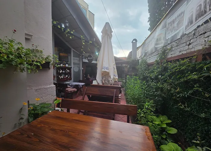Kp Rooms & Restaurant