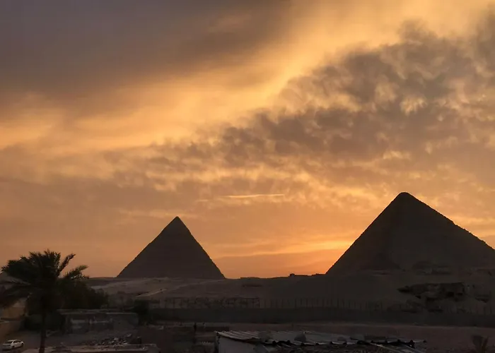 Old House Pyramids View Inn
