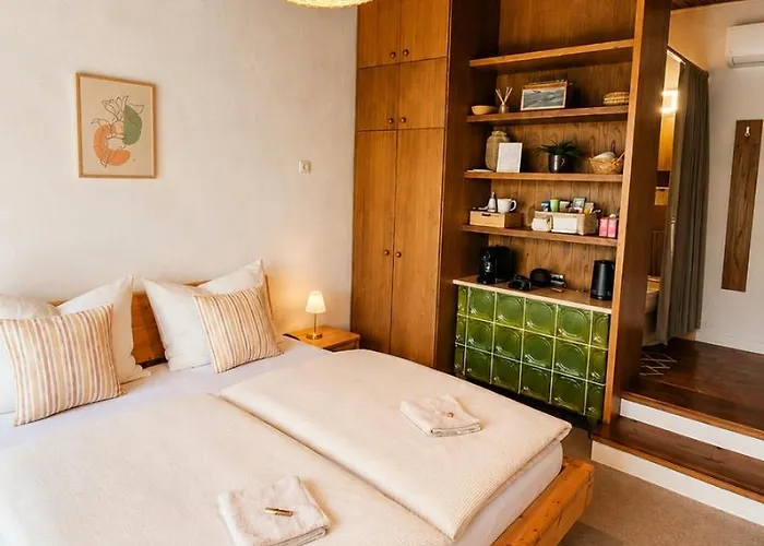 Mountain View Room mit sonnigem Wintergarten