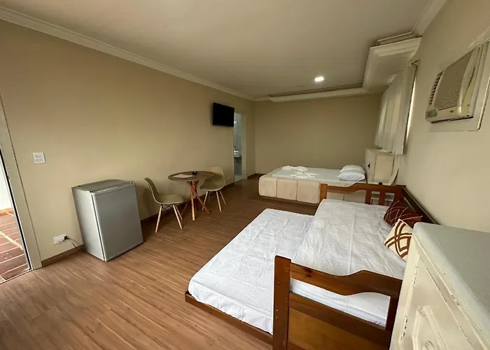 Johnnys Motel Hotel