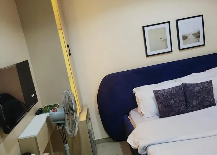 De' Mayors Court Suites&Bar