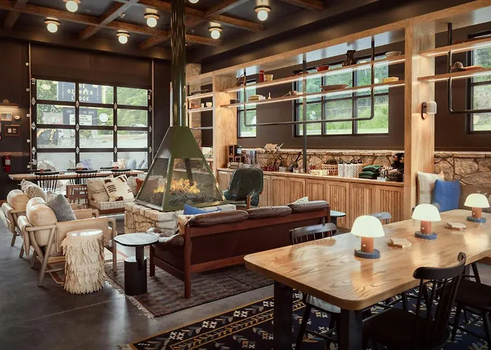 The Ozarker Lodge