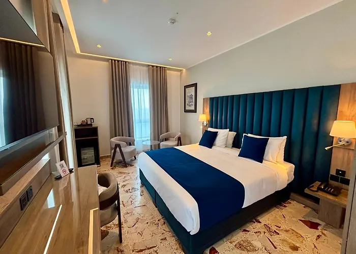 Grand Harbour Hotel