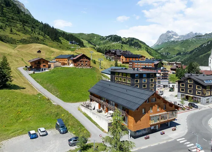 Carolines Appartement Warth - Bergblick, Terrasse, 2 Min Fußweg bis Skilift&Tiefgarage - ideal für Familien und naturverbundene Paare