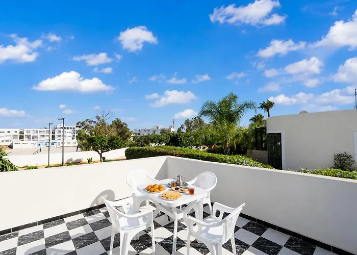 Spacious Apart In A Villa - 3 Min To Beach