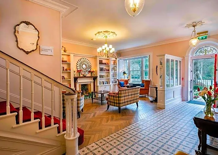 Avalon House Hotel
