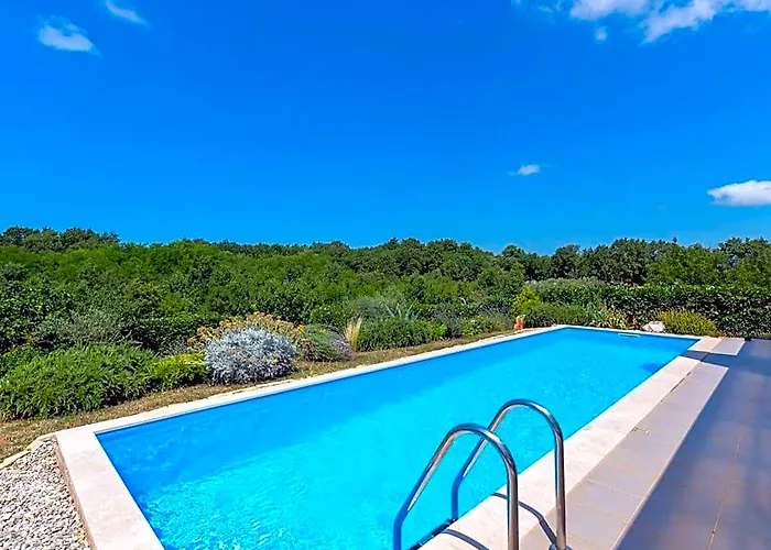 Villa Leandra Comfortable Holiday Residence