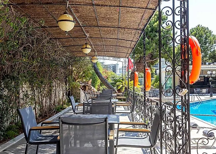 Oasis Hotel Apartments