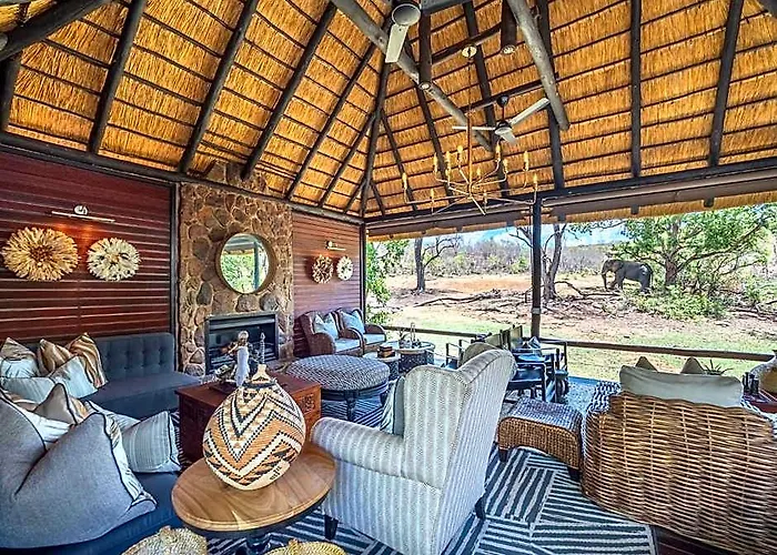 Ndlovu Safari Lodge