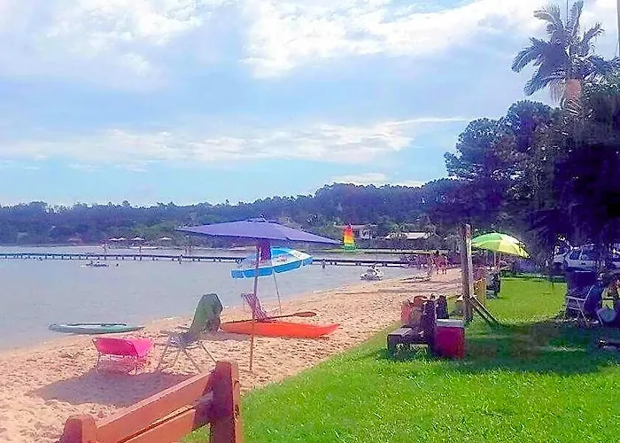 Apartamento TOP - MELHOR CUSTO-BENEFÍCIO de CRICIÚMA - Tudo NOVO - Cozinha completa - Ar condicionado - Cama Box - WiFI - Smart TV - YouTube e Apss - Garagem - Portaria 24h - Lugar sossegado e arborizado - Acomoda 4 adultos 1 criança