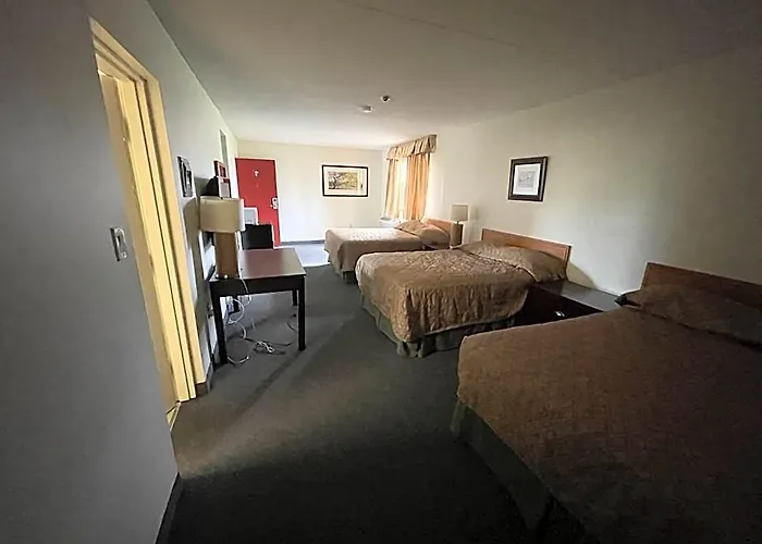 6032 Persepolis Inn